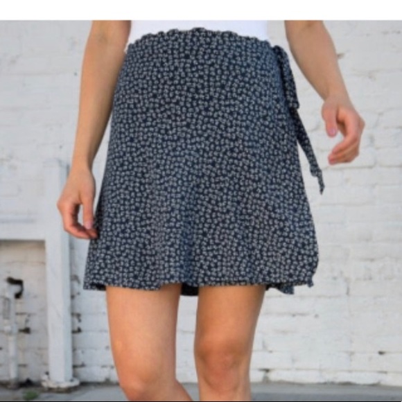 Brandy Melville Dresses & Skirts - Brandy Melville genevive wrap skirt